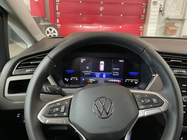 VOLKSWAGEN Touran (2025) — foto 6 van 22