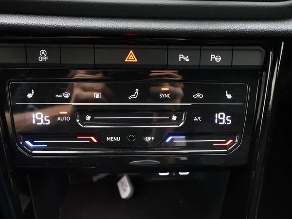 VOLKSWAGEN T-Roc (2023) — foto 13 van 26
