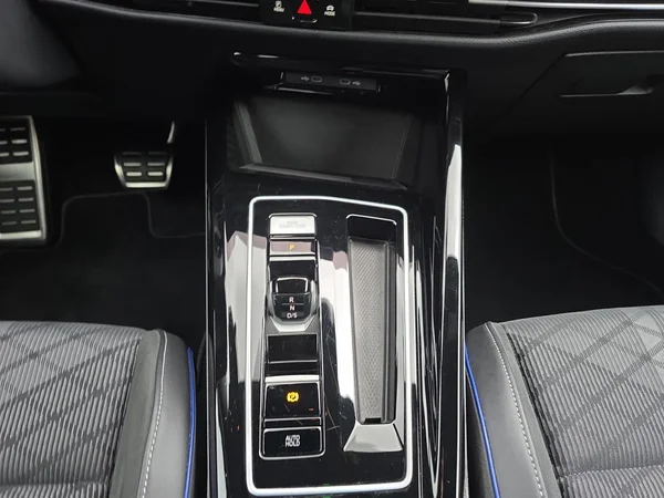 VOLKSWAGEN Golf VIII (2025) — foto 12 van 13