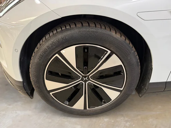 Polestar 4 (2025) — foto 3 van 32