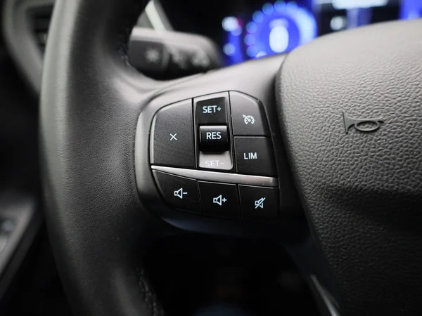 Ford Kuga (2022) — foto 10 van 41