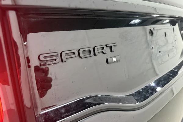 Land Rover Discovery Sport (2020) — foto 13 van 27