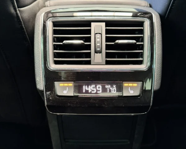 Skoda Superb (2022) — foto 24 van 30
