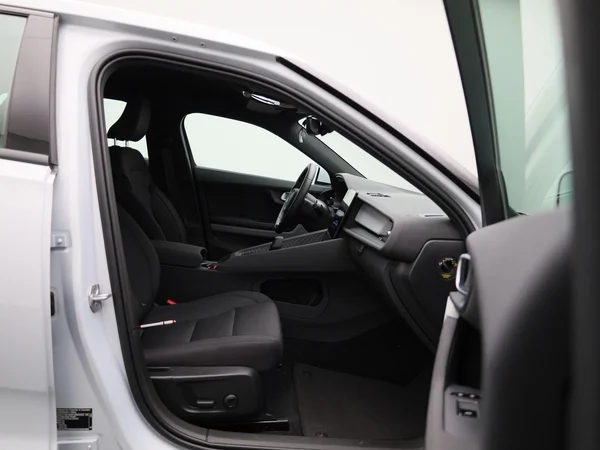 Polestar 2 (2022) — foto 35 van 49