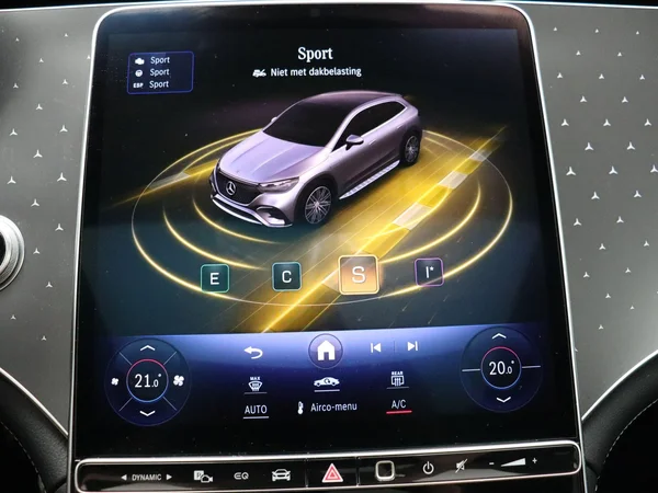 Mercedes-Benz EQE (2025) — foto 15 van 34