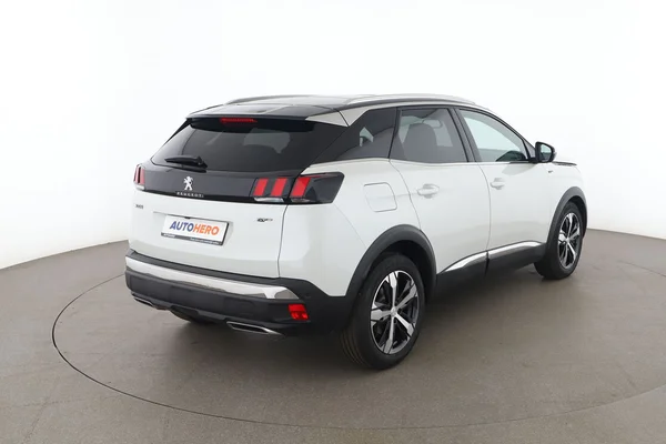 Peugeot 3008 (2018) — foto 12 van 16
