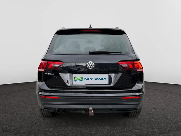 VOLKSWAGEN Tiguan (2018) — foto 22 van 24