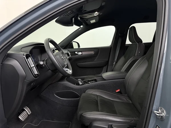 VOLVO XC40 (2022) — foto 2 van 31