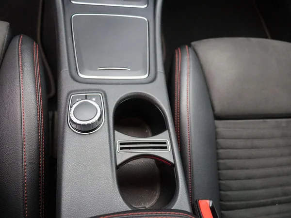 Mercedes-Benz CLA (2019) — foto 8 van 26