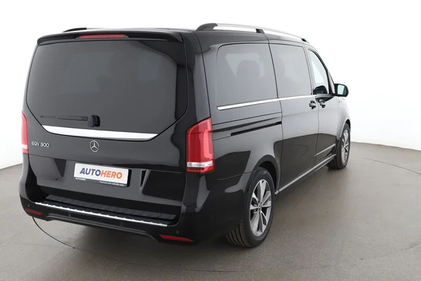 Mercedes-Benz Eqv (2022) — foto 12 van 16