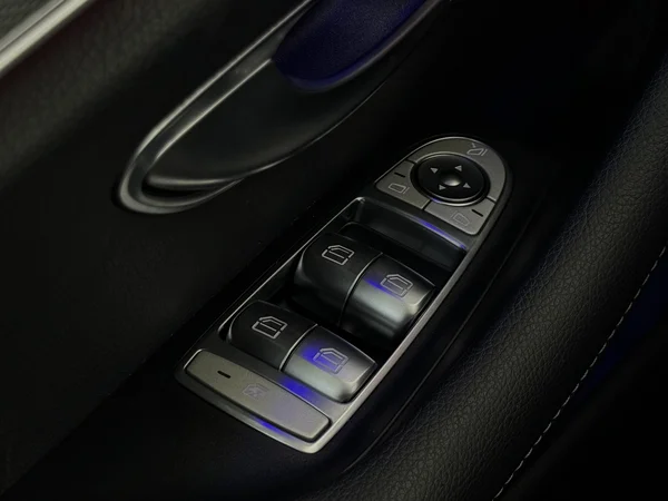 MERCEDES E 300 (2020) — foto 19 van 31