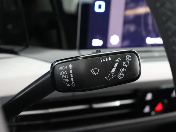 VOLKSWAGEN Golf (2024) — foto 15 van 28