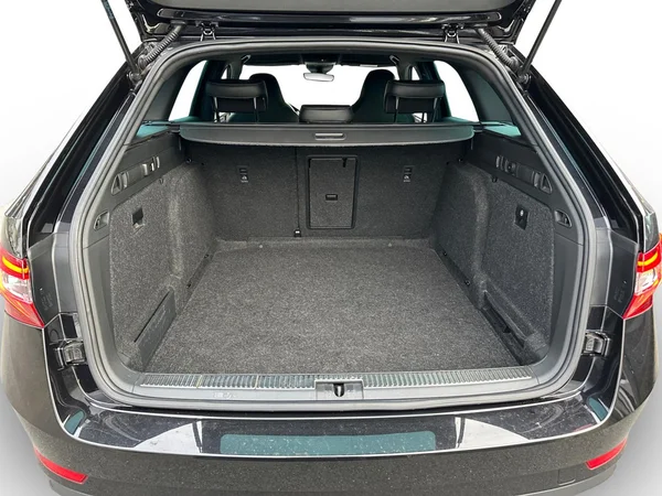 SKODA Superb Combi (2017) — foto 10 van 22