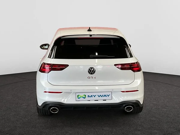 VOLKSWAGEN Golf VIII GTI (2021) — foto 18 van 23