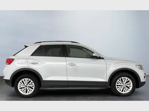 VOLKSWAGEN T-Roc (2019) — foto 9 van 15