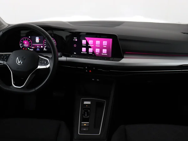 VOLKSWAGEN Golf (2024) — foto 27 van 27