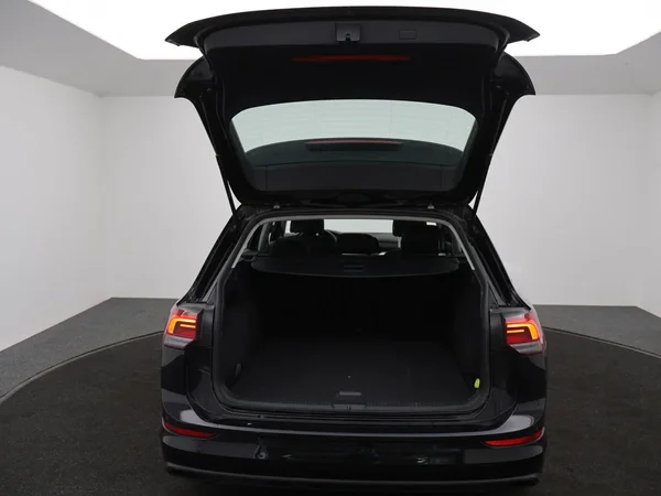 Volkswagen Golf (2022) — foto 23 van 23
