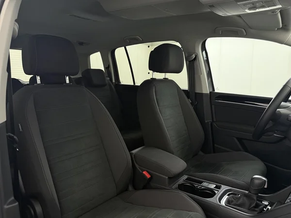 VOLKSWAGEN Touran (2025) — foto 17 van 19