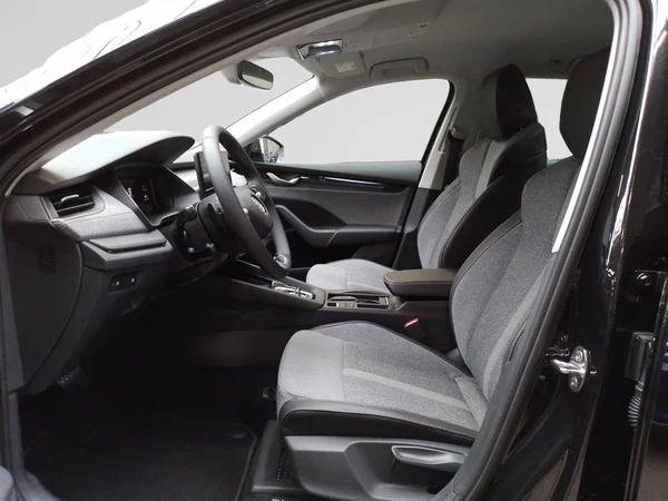 SKODA Octavia Combi (2025) — foto 2 van 15