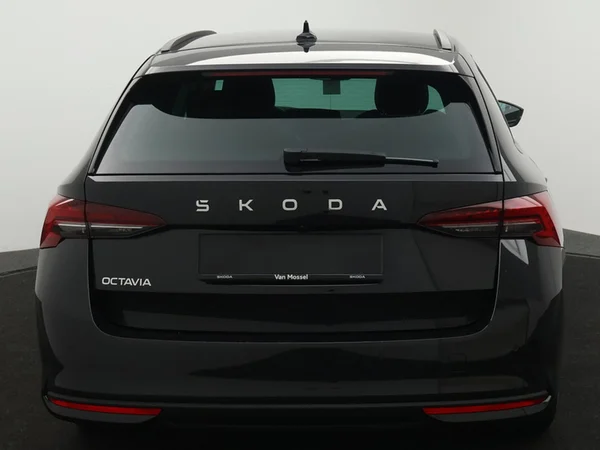 SKODA Octavia Combi (2025) — foto 23 van 28