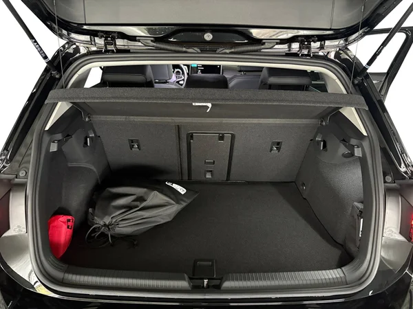 VOLKSWAGEN Golf VIII eHybrid (PHEV) (2025) — foto 15 van 24