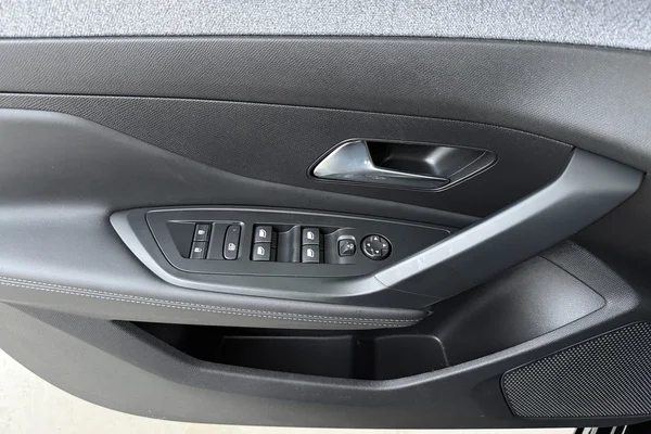 Peugeot 308 SW (2024) — foto 8 van 21