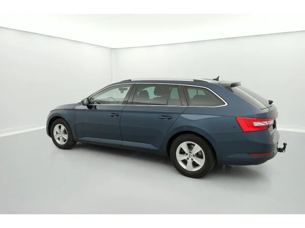 SKODA Superb Combi (2023) — foto 33 van 36