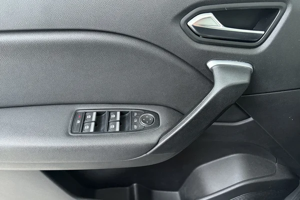 Renault Captur (2021) — foto 8 van 19