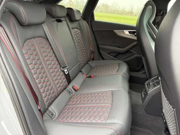 AUDI RS4 Avant (2021) — foto 11 van 30