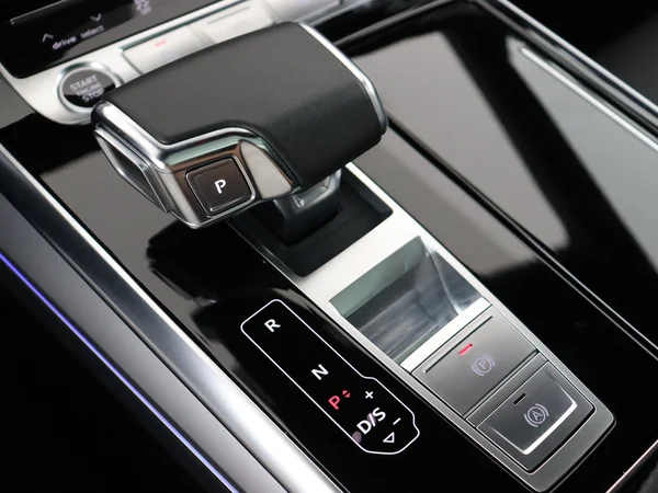 AUDI Q8 (2024) — foto 4 van 33