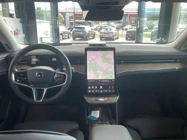 Volvo ES90 — foto 2 van 19