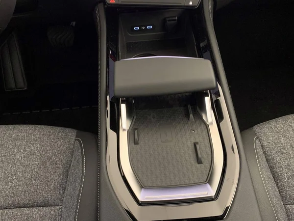 Renault Rafale E-TECH (HEV) (2026) — foto 9 van 24