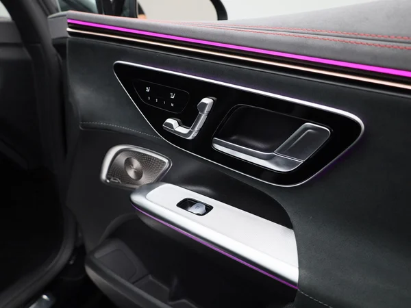 Mercedes-Benz EQE (2022) — foto 55 van 72