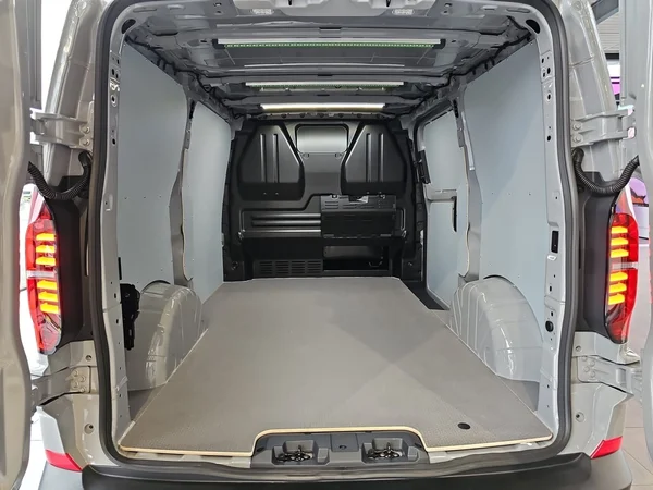 VOLKSWAGEN Transporter T7 30 Fou Swb (2026) — foto 25 van 27