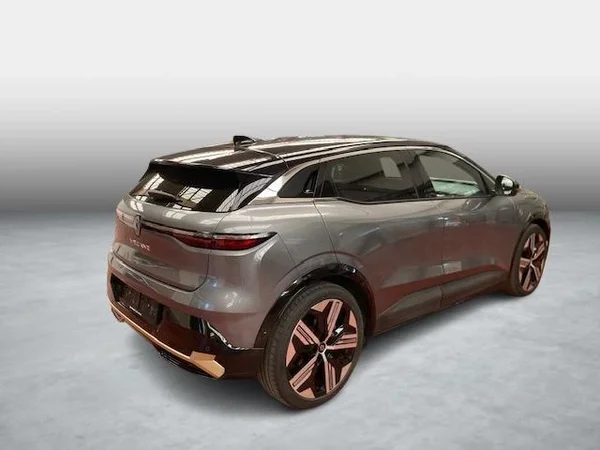 Renault Megane E-Tech (2022) — foto 11 van 14