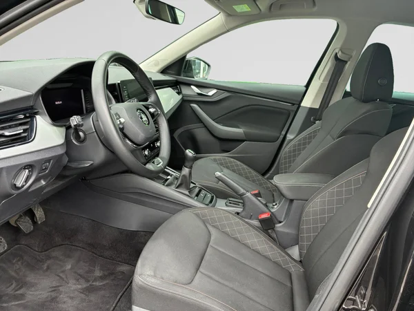 SKODA Kamiq (2023) — foto 2 van 22