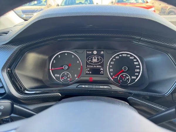 VOLKSWAGEN T-Cross (2022) — foto 9 van 13
