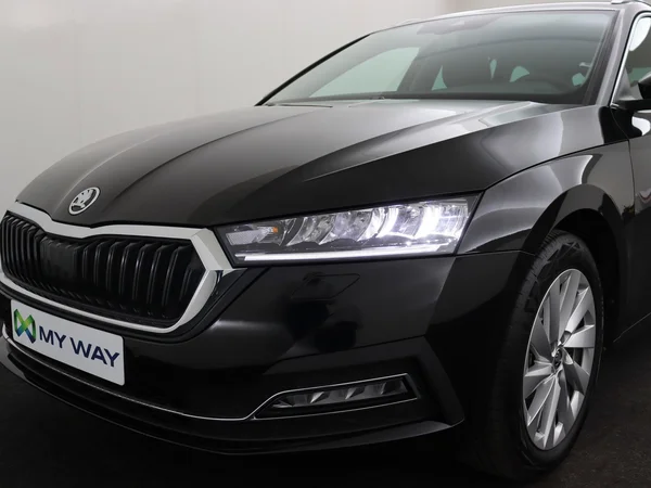 SKODA Octavia Combi (2024) — foto 8 van 18