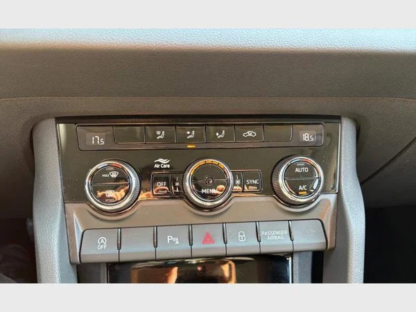 Skoda Karoq (2022) — foto 18 van 27