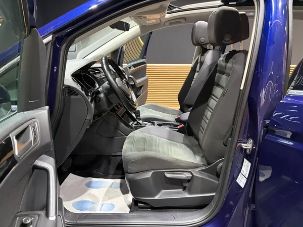 Volkswagen Touran (2016) — foto 26 van 27