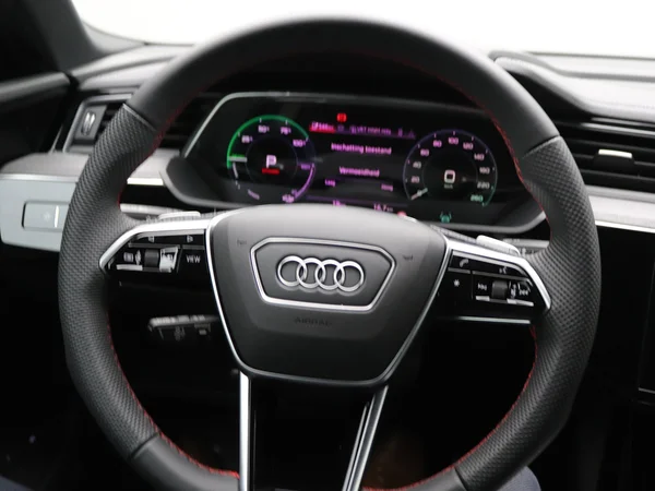 AUDI Q8 e-tron Sportback (2024) — foto 7 van 33