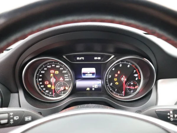 Mercedes-Benz CLA (2019) — foto 3 van 26