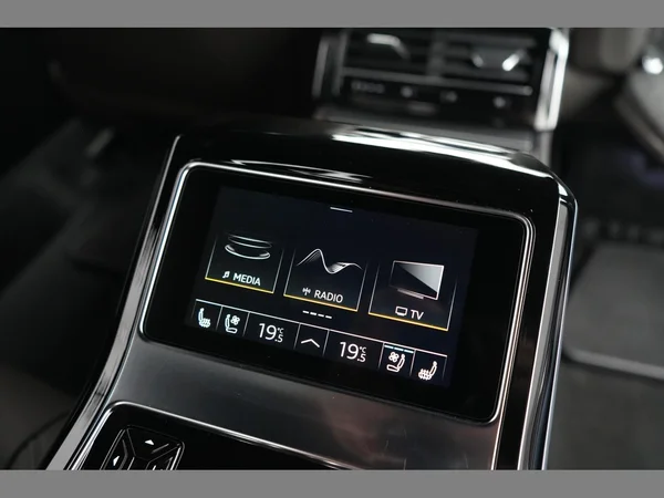 AUDI A8 Long PHEV (2024) — foto 37 van 53