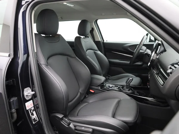 MINI Clubman (2023) — foto 33 van 48