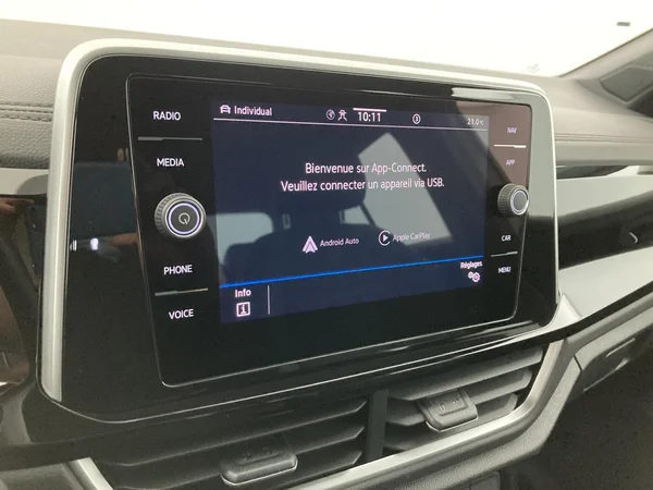 VOLKSWAGEN T-Roc (2024) — foto 11 van 36