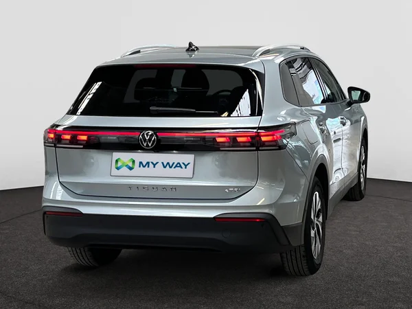 VOLKSWAGEN Tiguan (2024) — foto 12 van 20