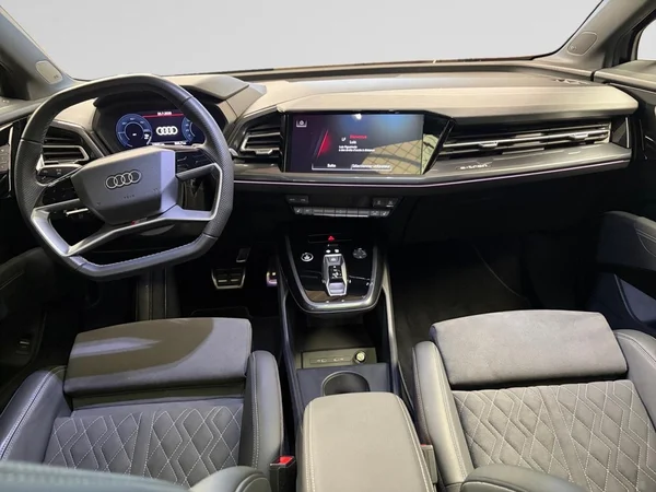 AUDI Q4 Sportback e-tron (2024) — foto 13 van 22