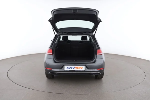 Volkswagen Golf (2019) — foto 7 van 16