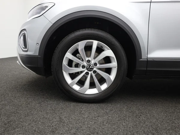 VOLKSWAGEN T-Roc (2024) — foto 10 van 18