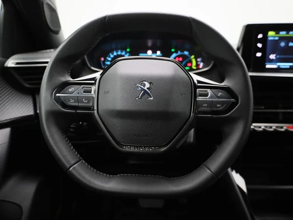 Peugeot e-2008 (2023) — foto 41 van 43